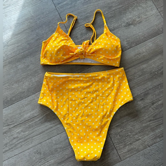 LAST PRICE🍒🤍 AMAZON polka dot high waist swimming set💛 - Picture 1 of 9